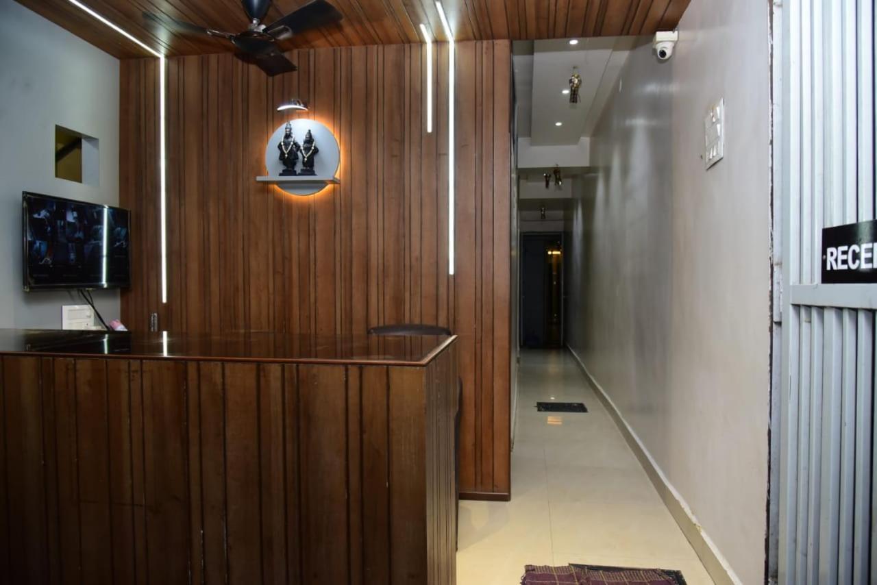 Nivant Lodge Solapur Eksteriør billede